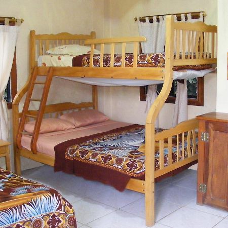 Hostal Maxima Puerto López 외부 사진