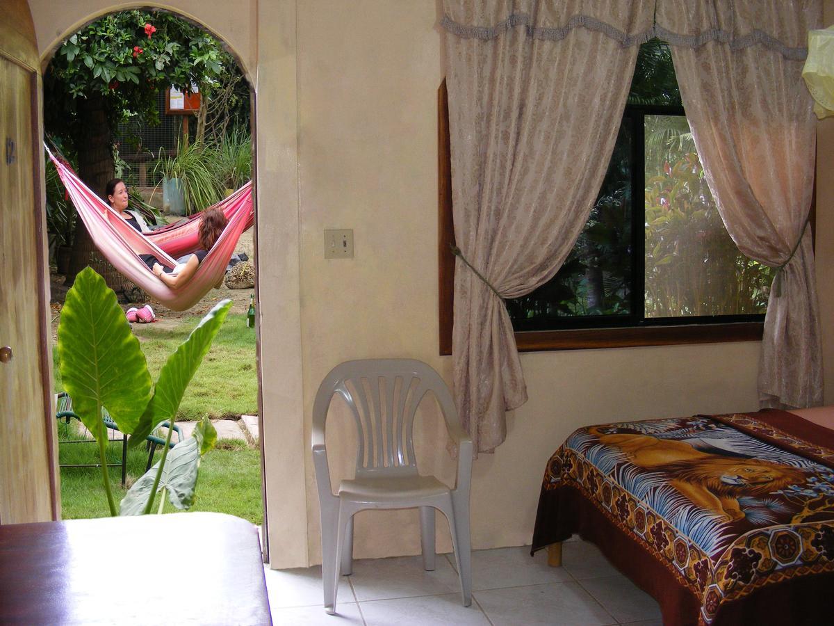 Hostal Maxima Puerto López 외부 사진