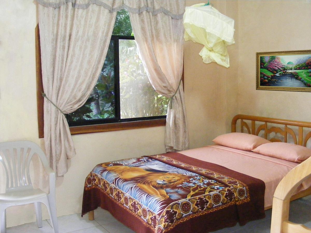 Hostal Maxima Puerto López 외부 사진