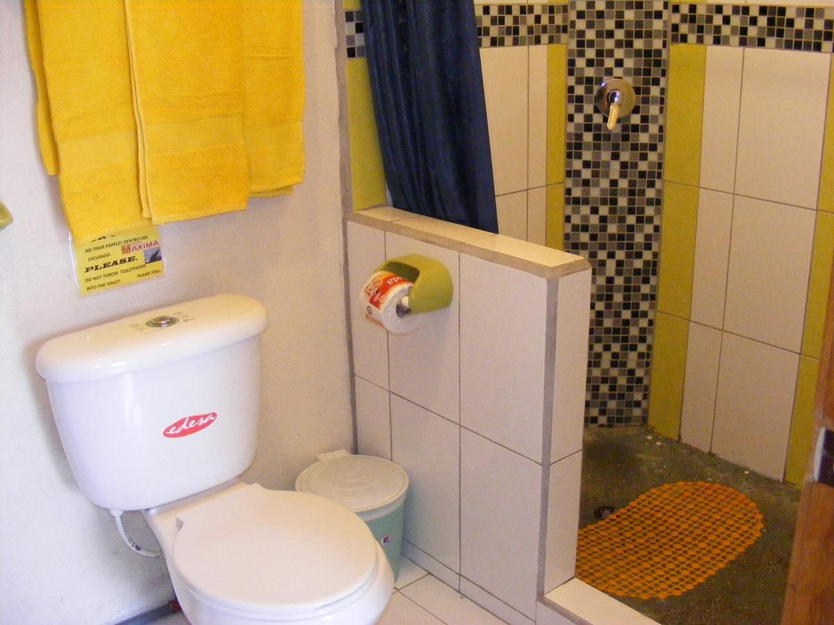 Hostal Maxima Puerto López 외부 사진