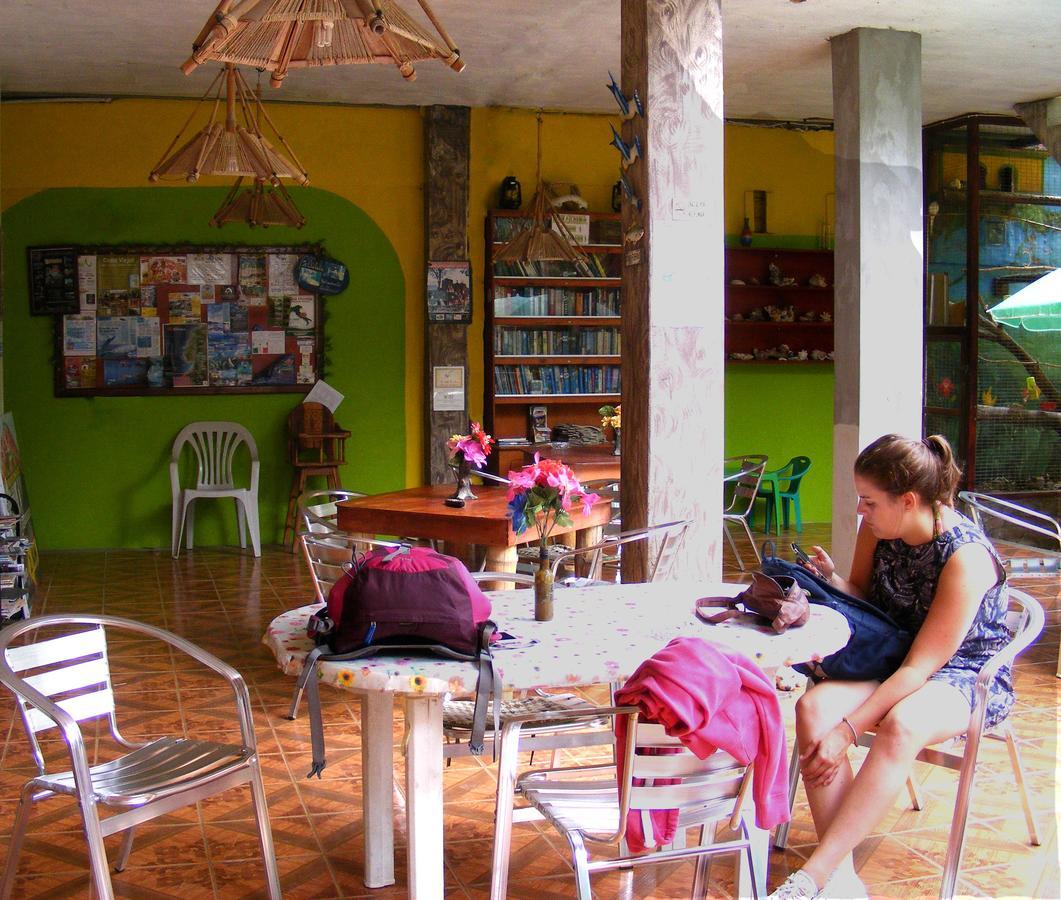 Hostal Maxima Puerto López 외부 사진