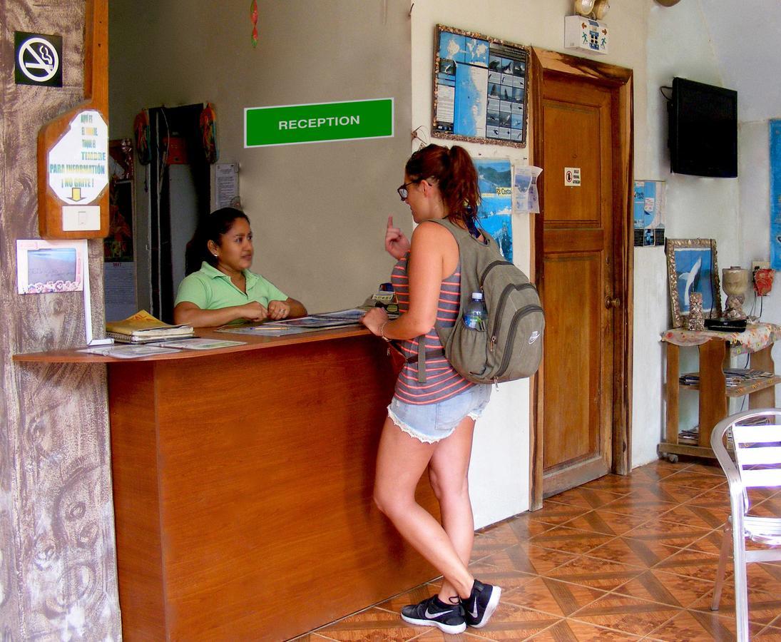 Hostal Maxima Puerto López 외부 사진